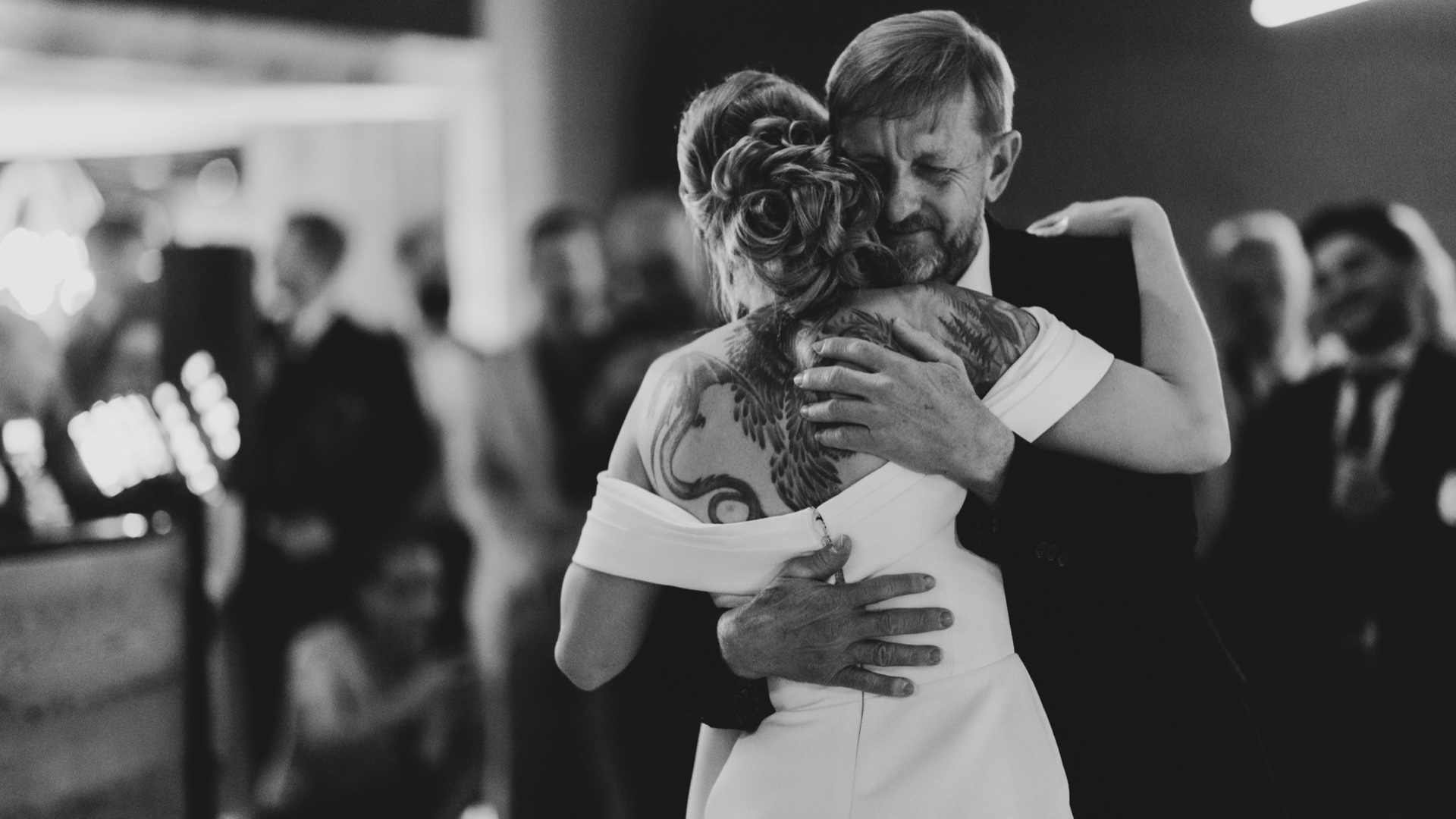 International couple celebrating their wedding at Doss del Sabion