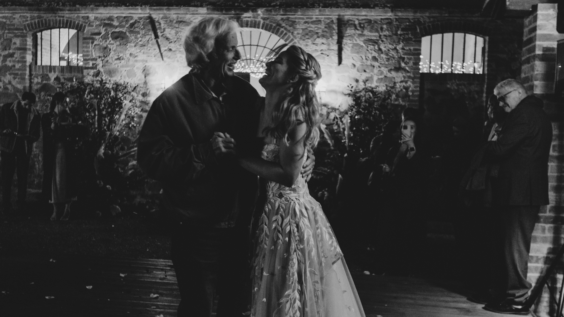 Wedding party at Villa Castelletto in Tuscany